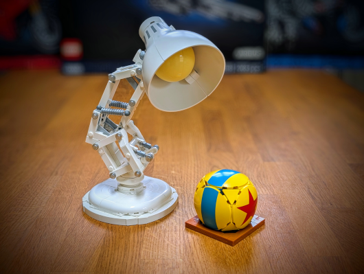 21357 Disney Pixar Luxo Jr.
